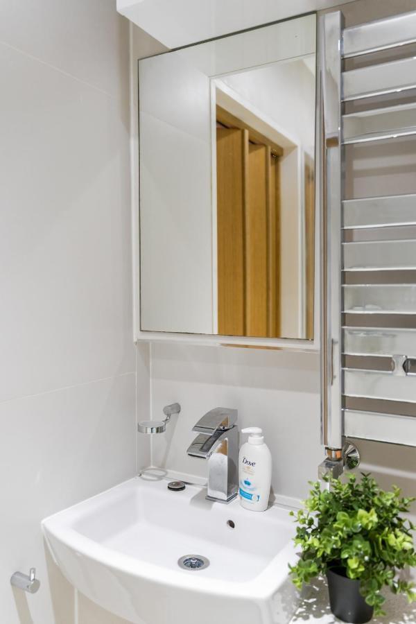 Chic 3 Bed Apartment Near London Bridge With Balcony Екстериор снимка